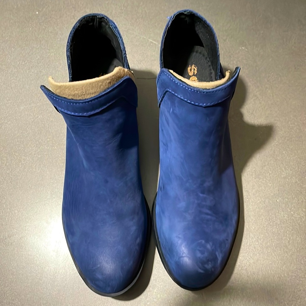 New Sorel Lola Cut Out Bootie